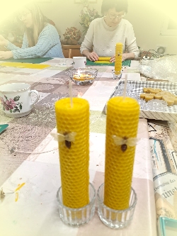 Sviečkovanie zo včelieho vosku